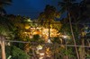 neuer Tempel in Ubud gegenüber der Brücke